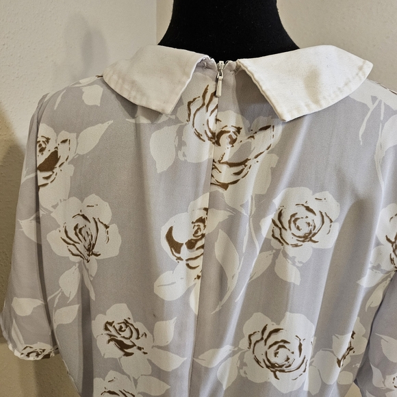 Floral White Dress with Peter Pan Collar - Picture 4 of 7